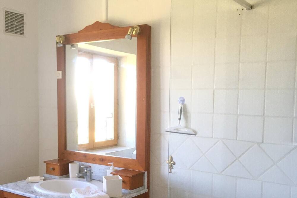 Photo of Bathroom in Massaguel