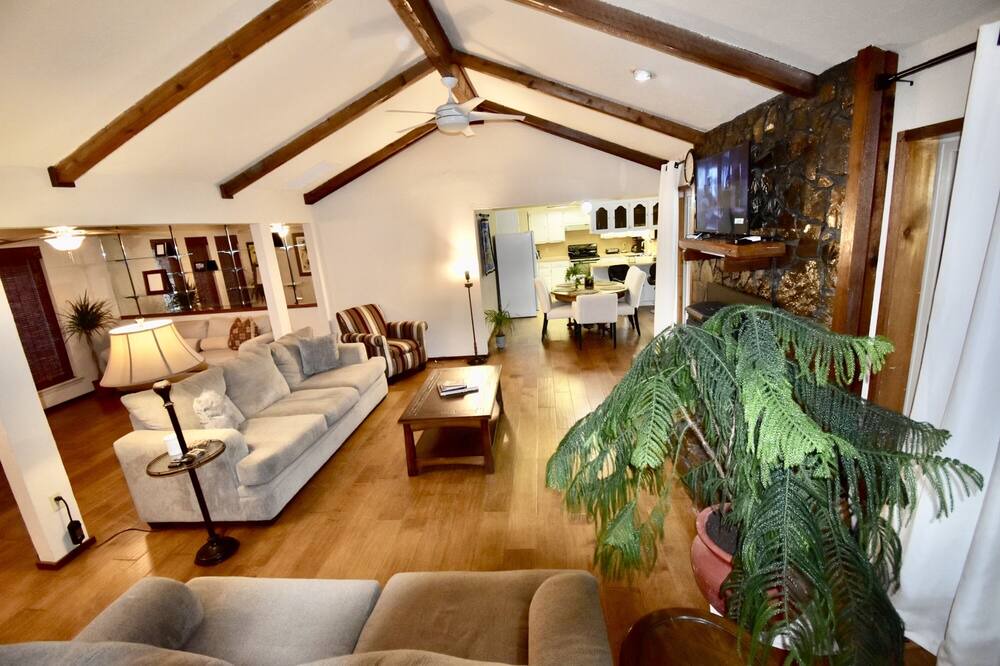 Photo of Livingroom in Central Oklahoma City