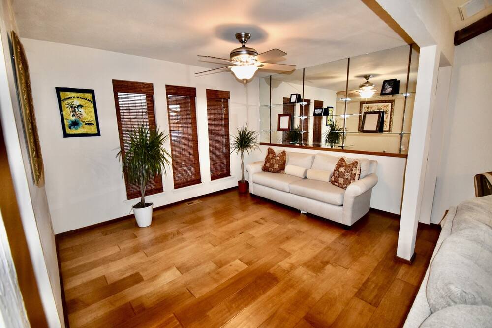 Photo of Livingroom in Central Oklahoma City