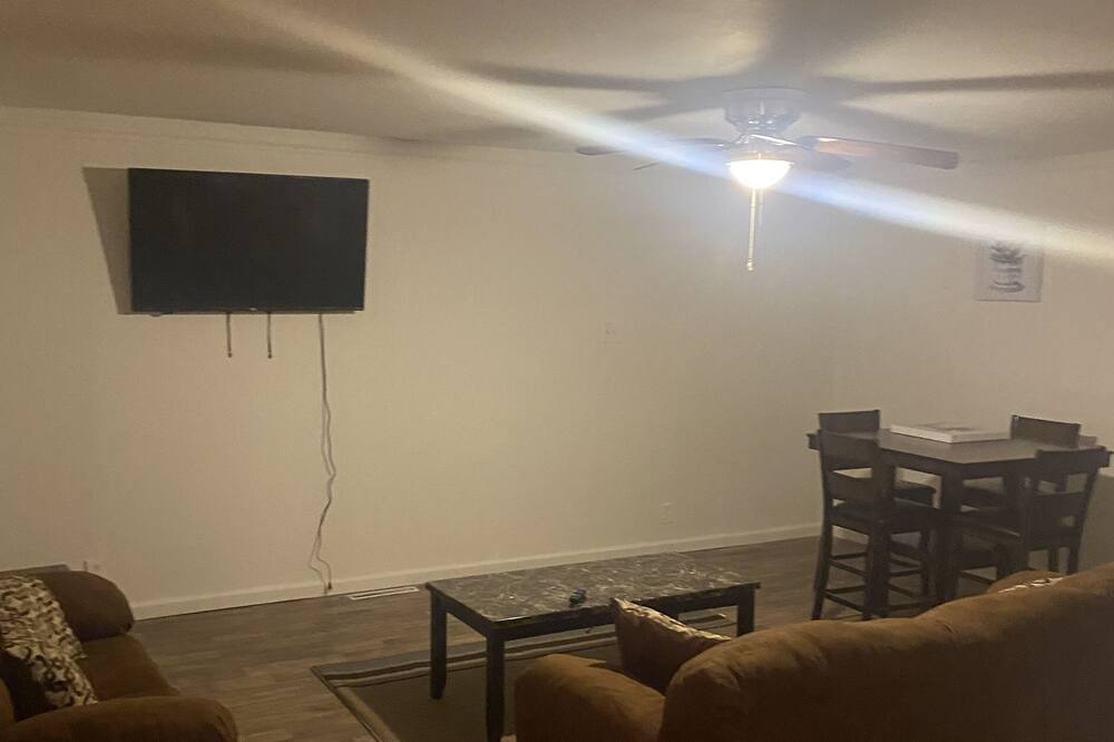 Photo of Livingroom in Cahokia