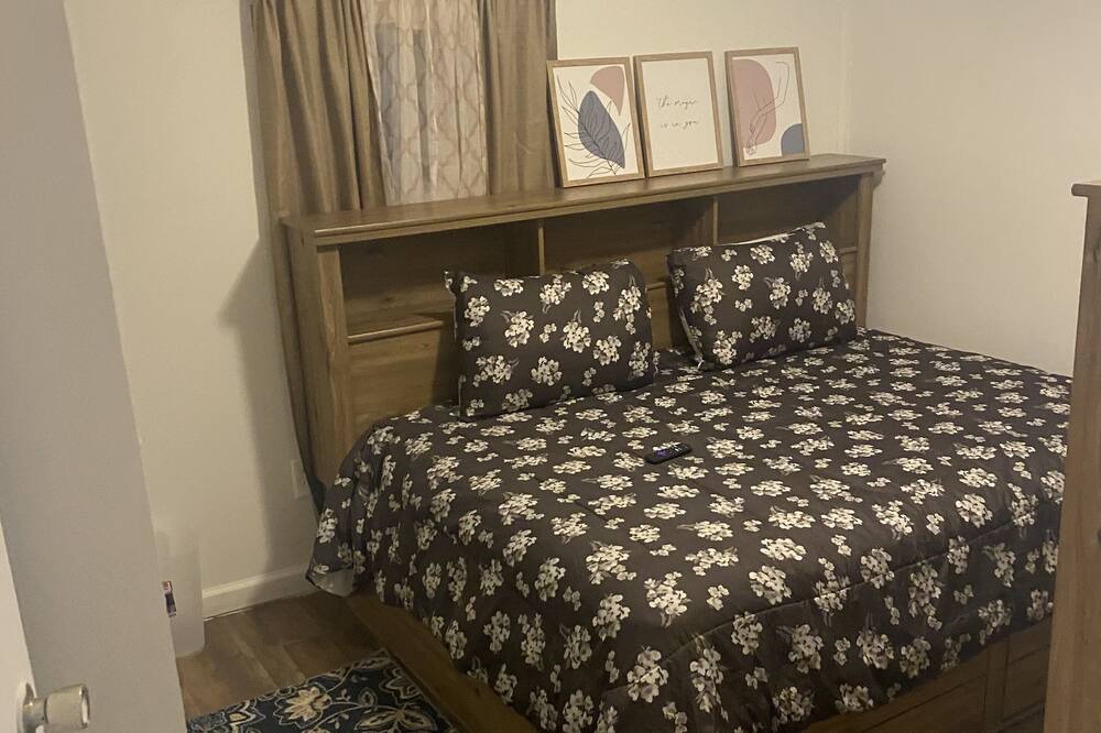 Photo of Bedroom in Cahokia