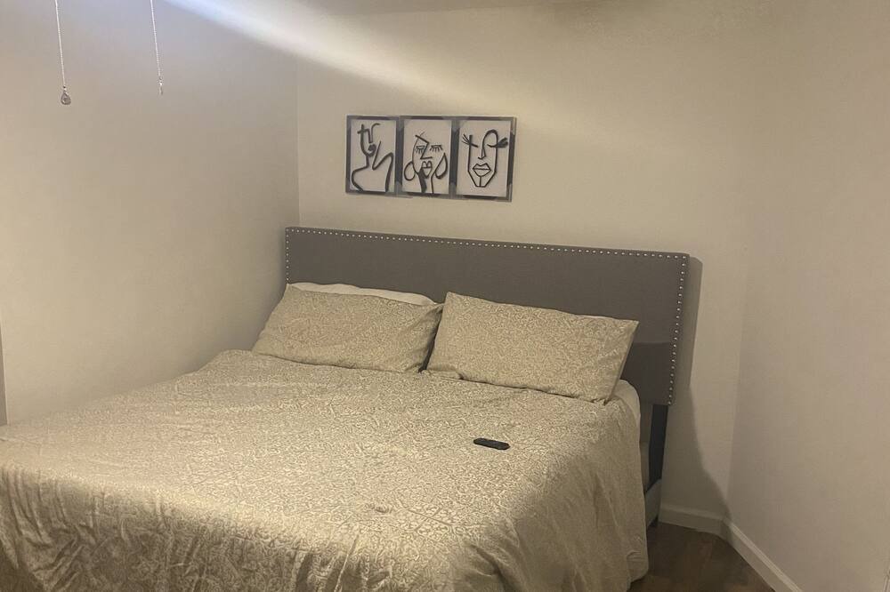 Photo of Bedroom in Cahokia