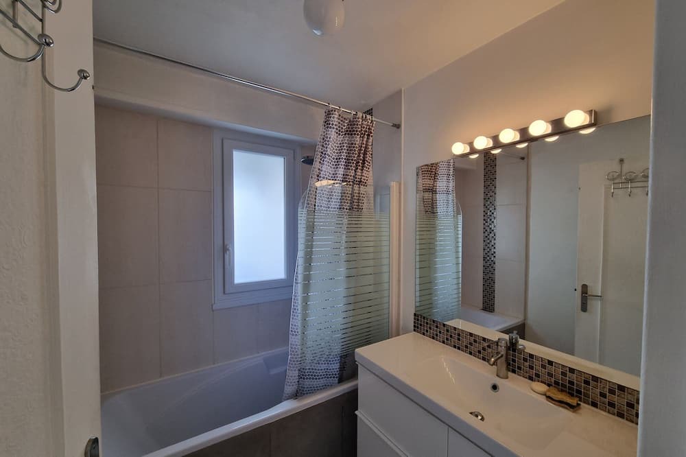 Photo of Bathroom in Quartier du chateau