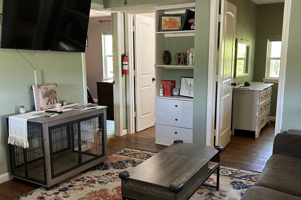 Photo of Livingroom in Moodys