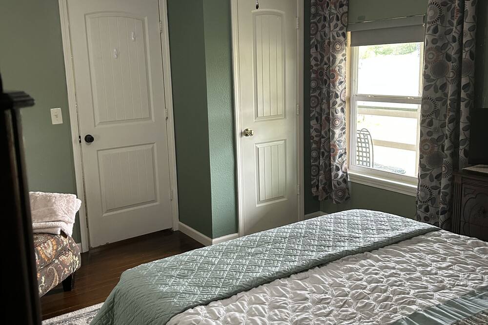 Photo of Bedroom in Moodys