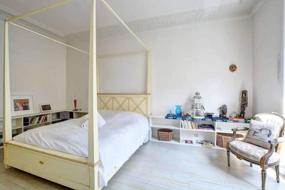 Photo of Bedroom in Val-de-Grace