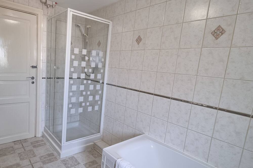 Photo of Bathroom in Perranporth