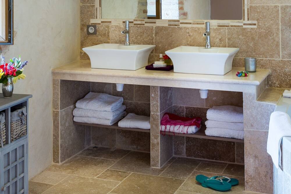 Photo of Bathroom in Castelmoron-sur-Lot