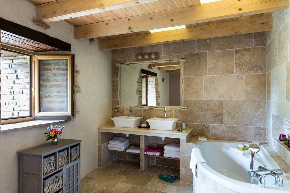 Photo of Bathroom in Castelmoron-sur-Lot