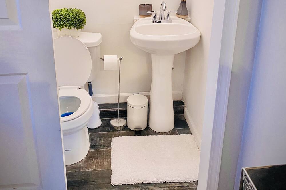 Photo of Bathroom in Mableton