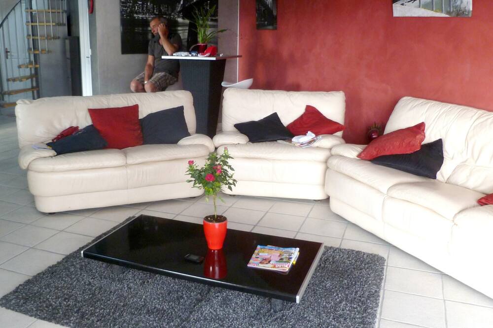 Photo of Livingroom in Salles-Curan