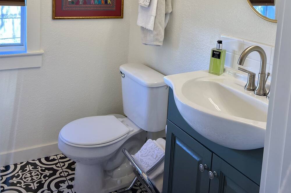 Photo of Bathroom in Smithville