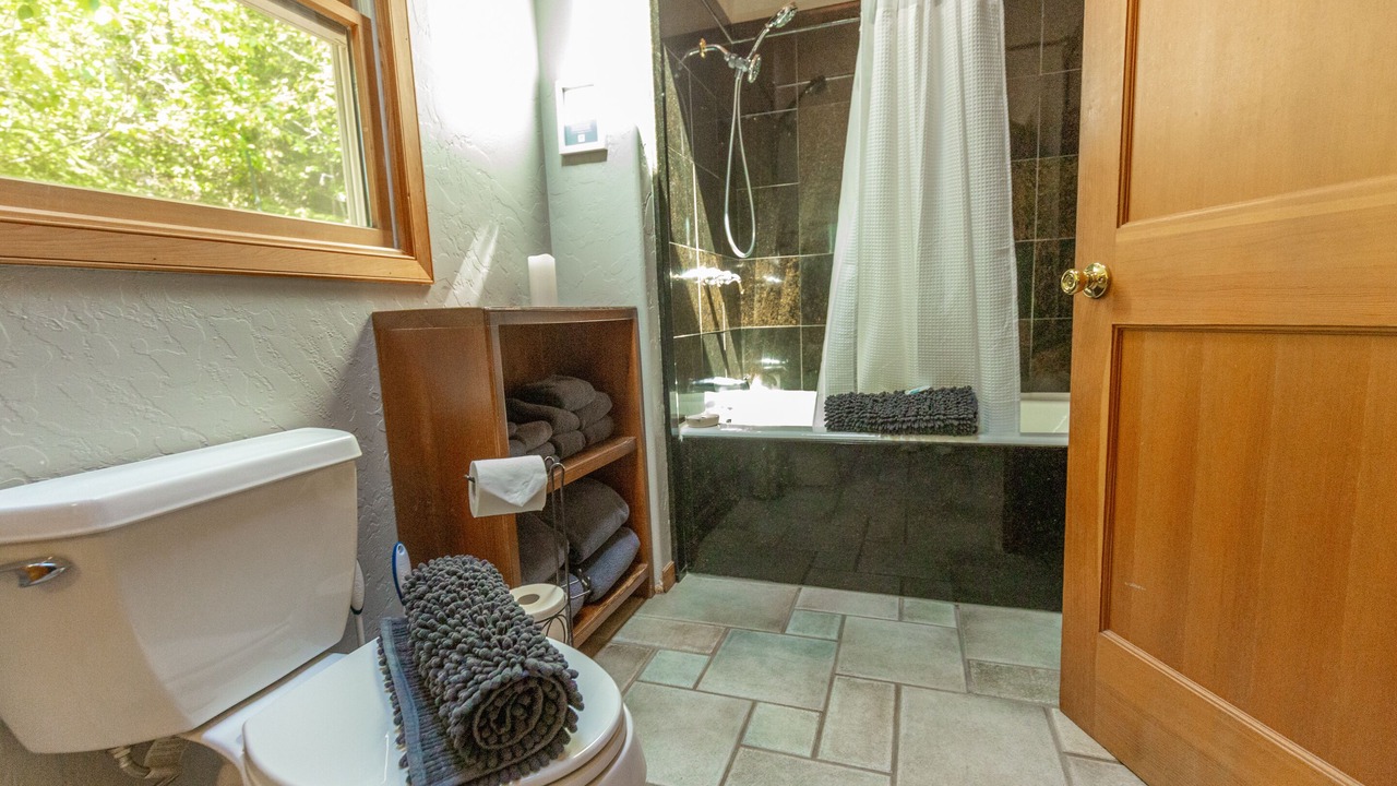 Photo of Bathroom in Gold Beach
