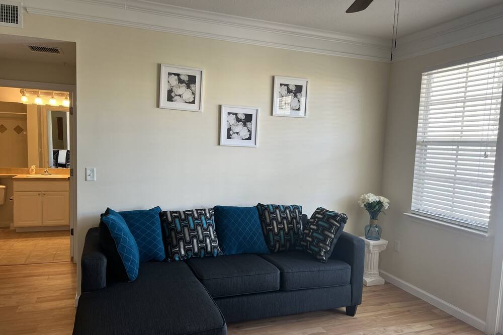 Photo of Livingroom in Hunt Club
