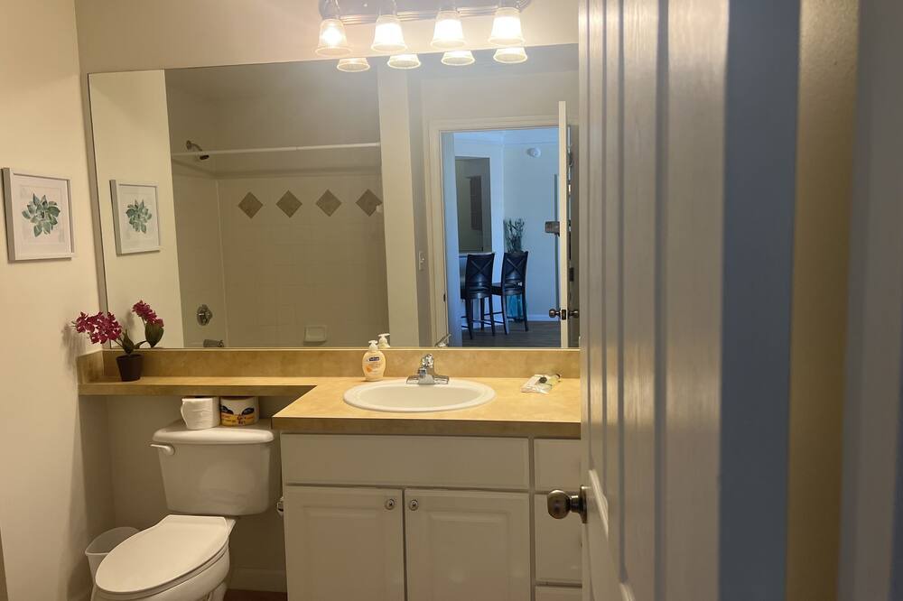 Photo of Bathroom in Hunt Club