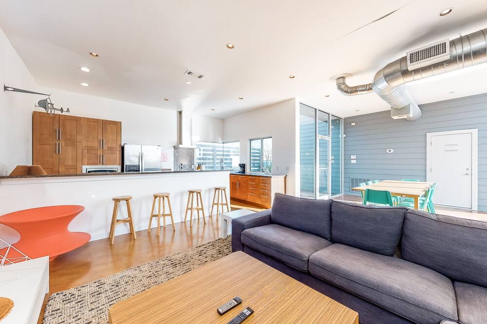 Photo of Livingroom in Apache Shores