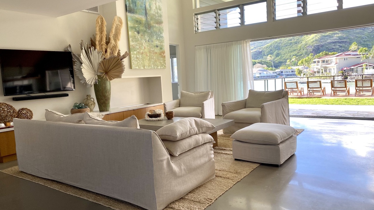 Photo of Livingroom in Portlock