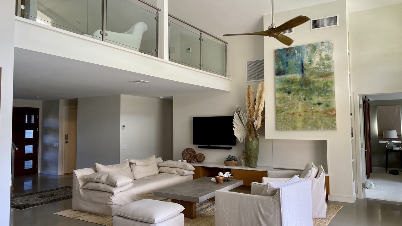 Photo of Livingroom in Portlock