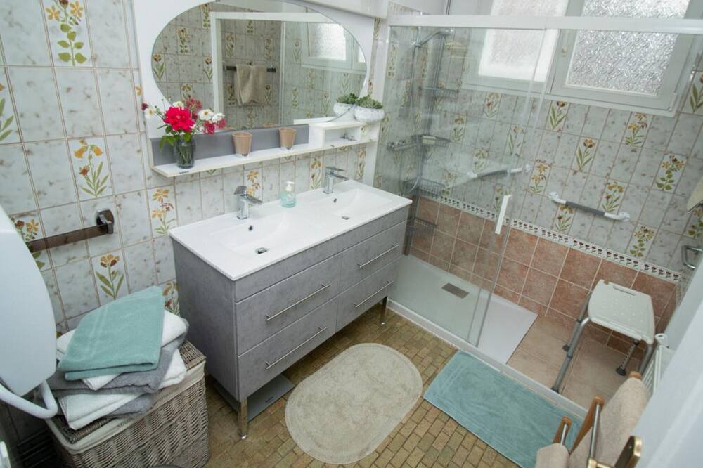 Photo of Bathroom in Maignelay