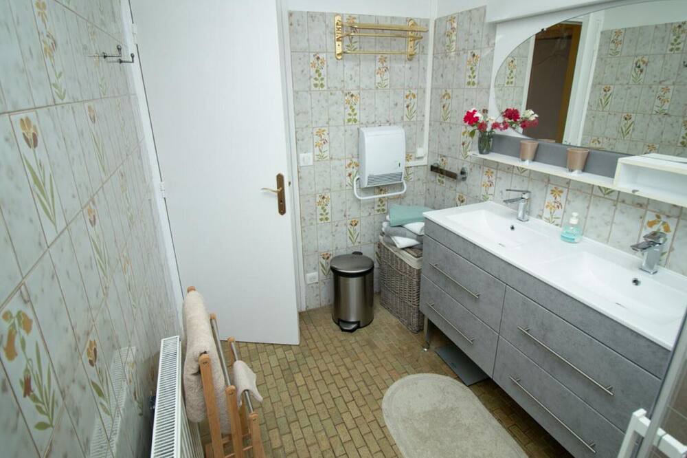 Photo of Bathroom in Maignelay