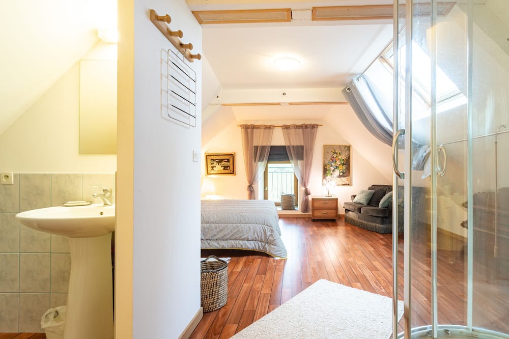 Photo of Bedroom in Saint-Martin-des-Pres