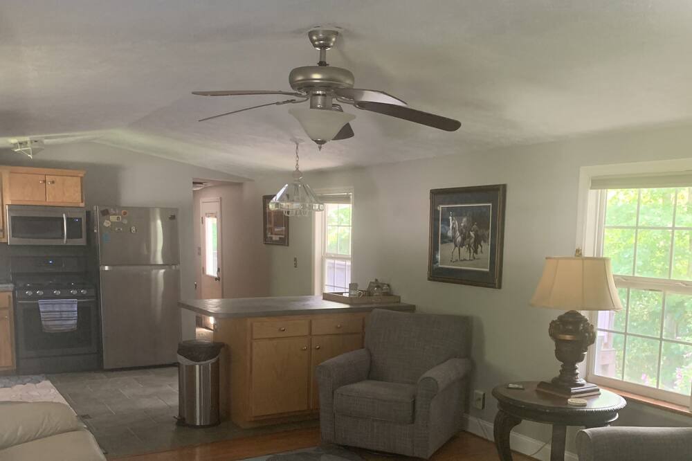 Photo of Livingroom in Dickson