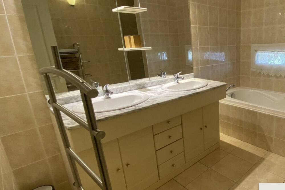 Photo of Bathroom in Montayral