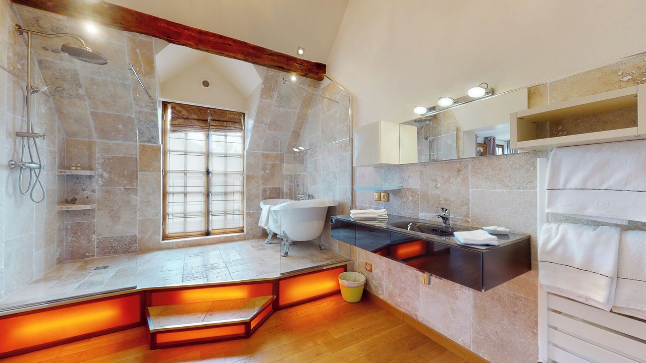 Photo of Bathroom in Barbizon