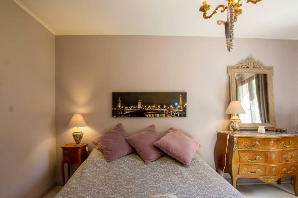 Photo of Bedroom in Champcevinel