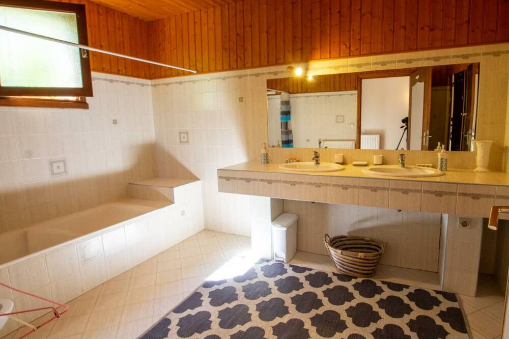 Photo of Bathroom in Champcevinel