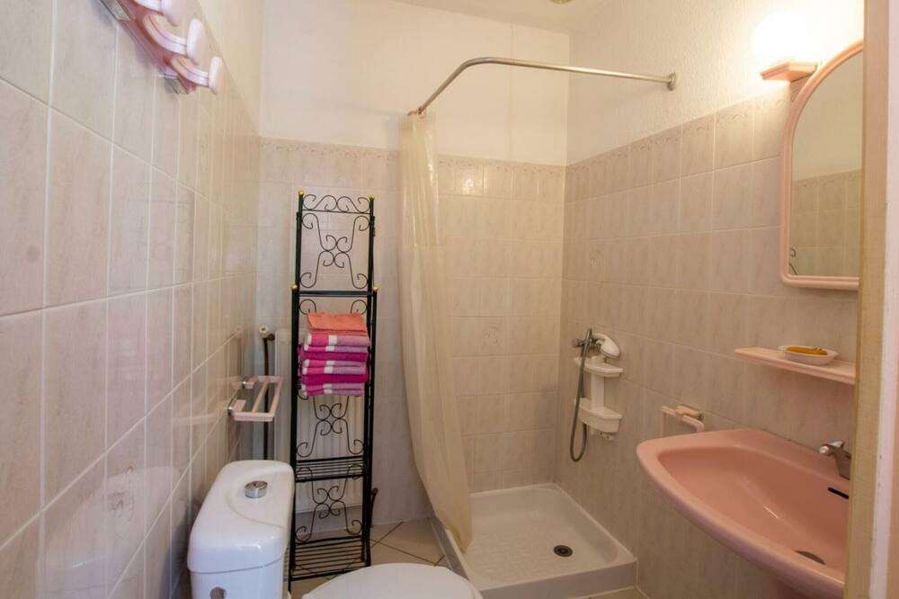 Photo of Bathroom in Champcevinel