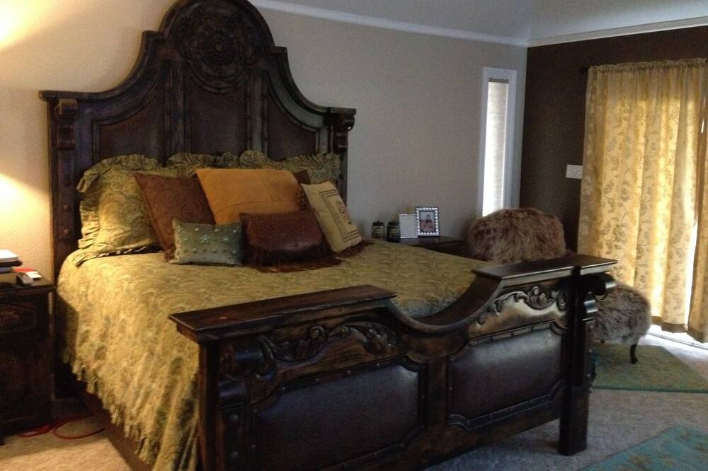 Photo of Bedroom in Santa Anna