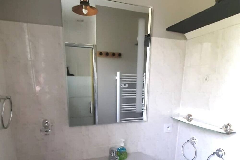 Photo of Bathroom in Saint-Avaugourd-des-Landes