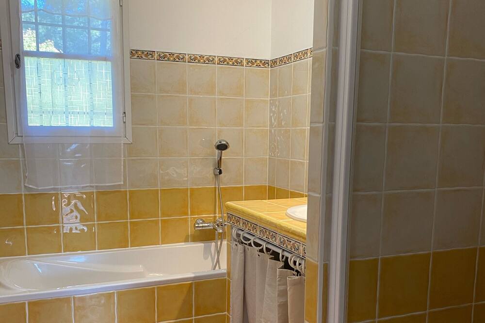Photo of Bathroom in Salernes