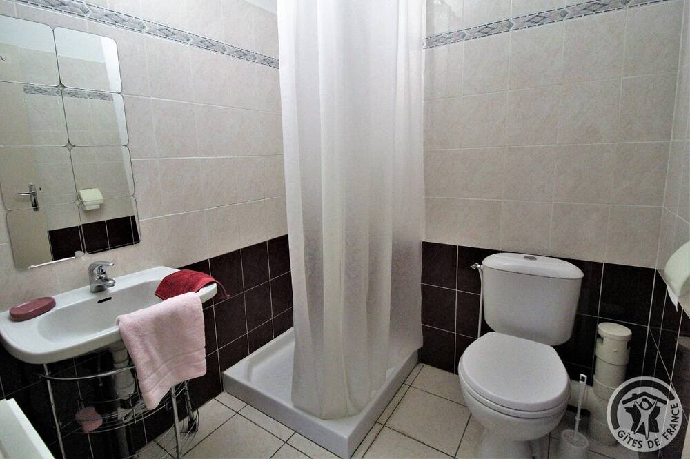 Photo of Bathroom in Communay