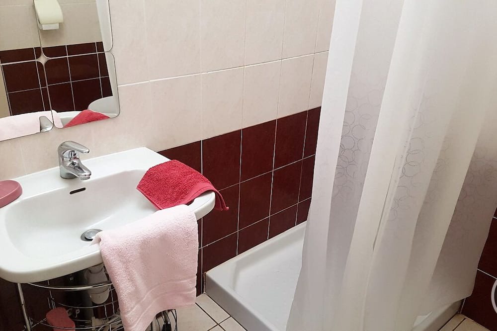 Photo of Bathroom in Communay