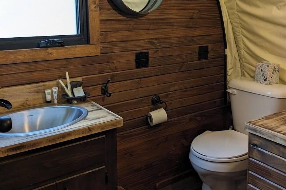 Photo of Bathroom in Putnam Hall