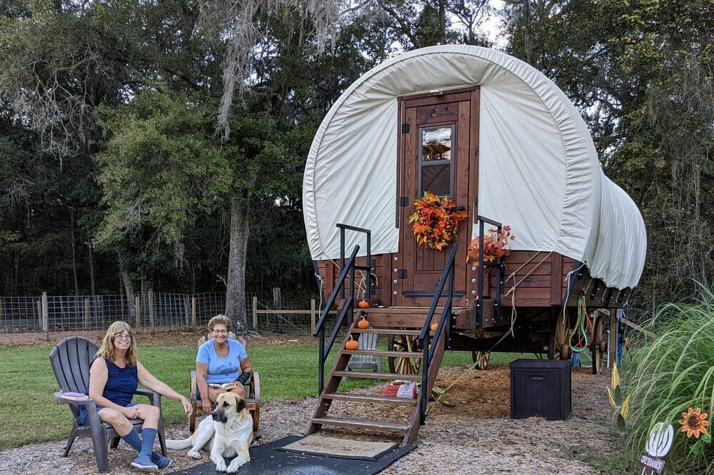 Photo of Outdoor in Putnam Hall