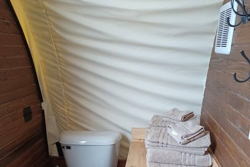 Photo of Bathroom in Putnam Hall