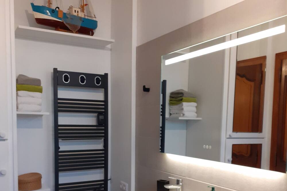 Photo of Bathroom in Castries