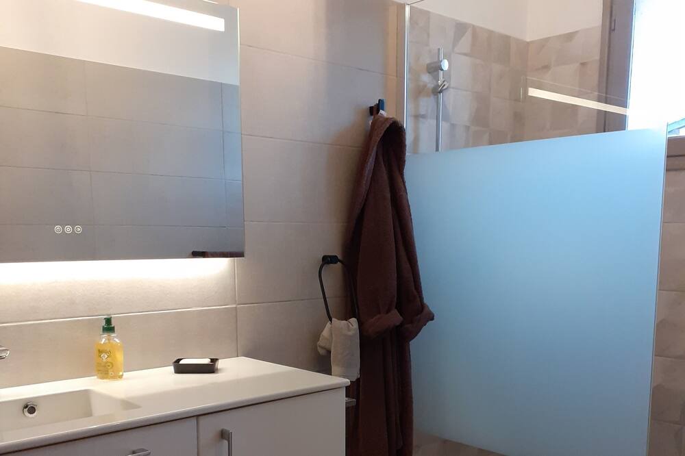 Photo of Bathroom in Castries