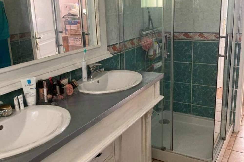 Photo of Bathroom in Longfosse