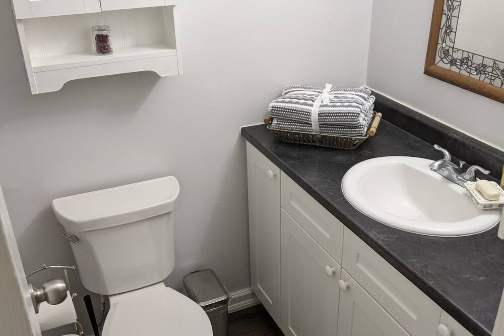 Photo of Bathroom in Rosedale