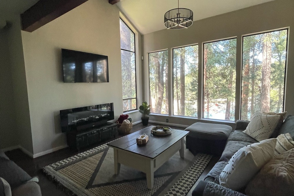 Photo of Livingroom in Pollock Pines