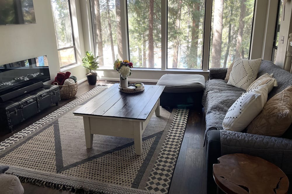 Photo of Livingroom in Pollock Pines