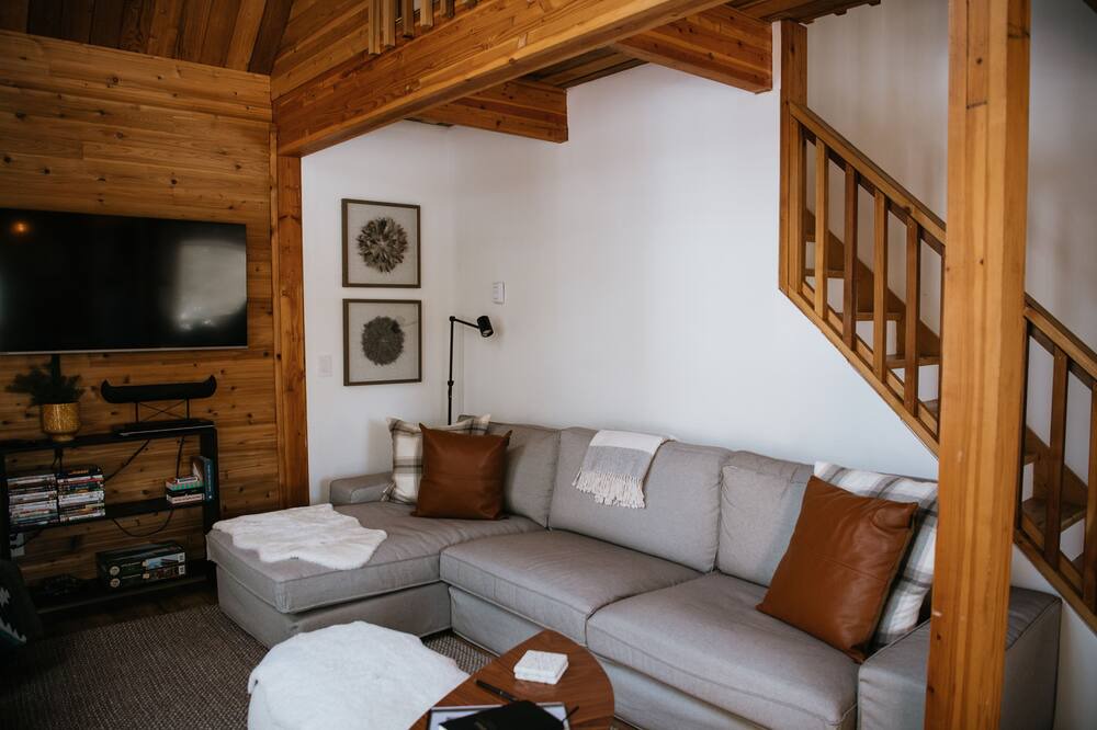 Photo of Livingroom in South River