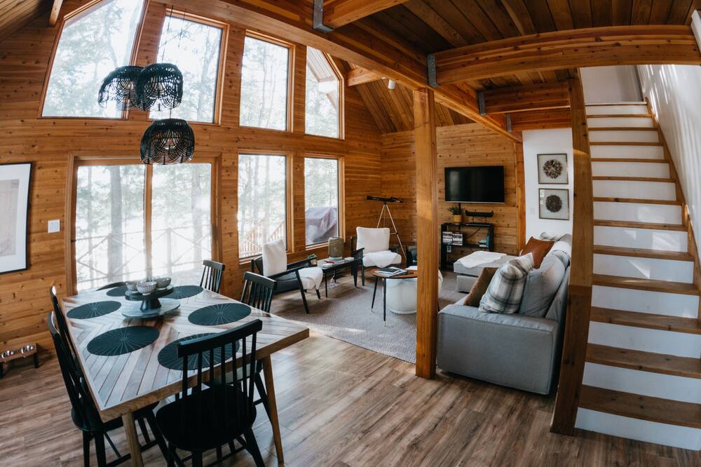 Photo of Livingroom in South River