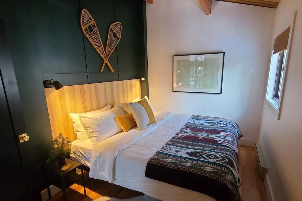 Photo of Bedroom in South River