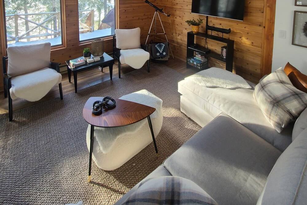 Photo of Livingroom in South River
