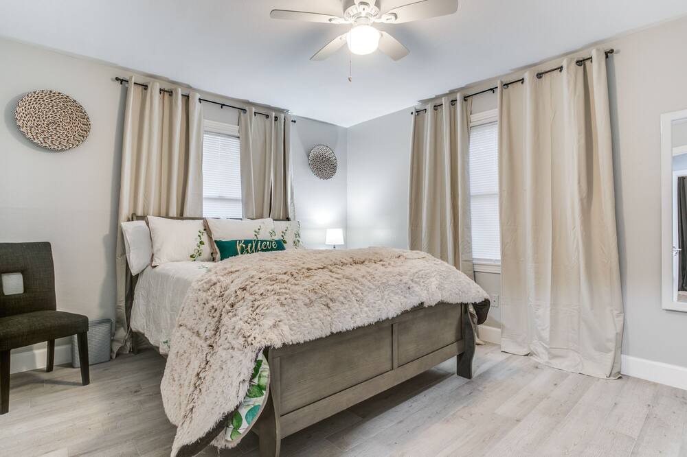 Photo of Bedroom in Pasadena
